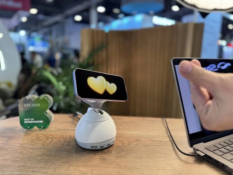 可以科技携全球首款桌面AI伙伴DeskMate登陆2026 CES 开启“人机共生”新范式(图3) 可以科技携全球首款桌面AI伙伴DeskMate登陆2026 CES 开启“人机共生”新范式(图3)