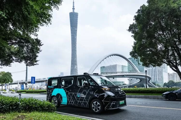 文远知行自动驾驶车队全方位赋能全运会，最新自动驾驶中巴首发亮相(图3)