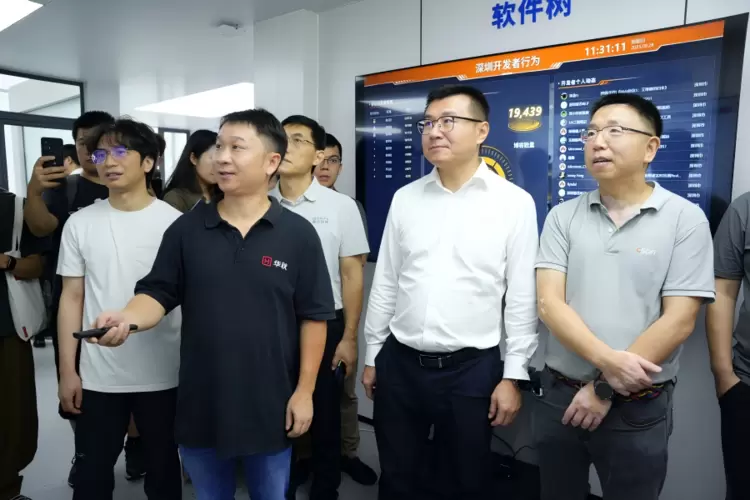 全国首家人工智能6S店落地深圳龙岗,华秋电子携手CSDN开启AI智能产业服务新业态(图1) 全国首家人工智能6S店落地深圳龙岗,华秋电子携手CSDN开启AI智能产业服务新业态(图1)