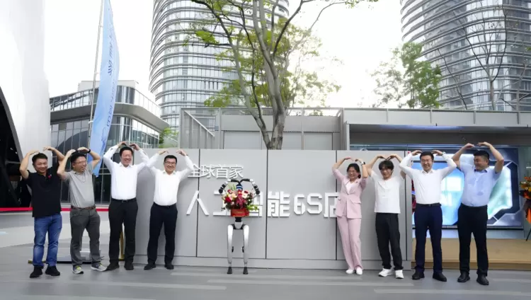 全国首家人工智能6S店落地深圳龙岗,华秋电子携手CSDN开启AI智能产业服务新业态(图9) 全国首家人工智能6S店落地深圳龙岗,华秋电子携手CSDN开启AI智能产业服务新业态(图9)