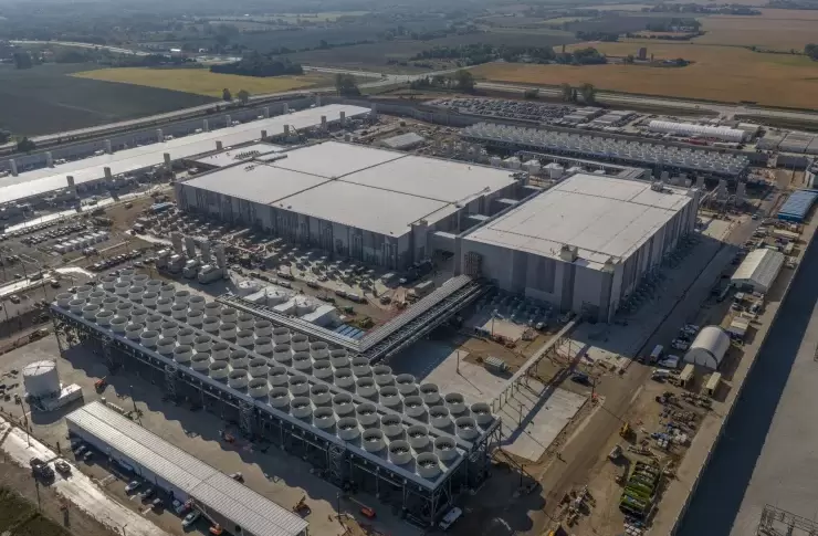 微软将富士康空置建筑改造成全球最强人工智能数据中心(图1)