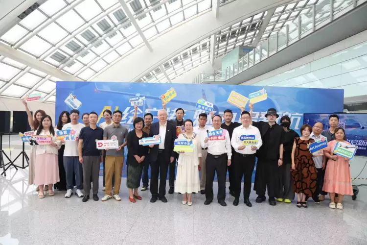 首都机场“AI绘空港”大赛完美收官,卓特视觉以技术赋能创意未来(图3) 首都机场“AI绘空港”大赛完美收官,卓特视觉以技术赋能创意未来(图3)