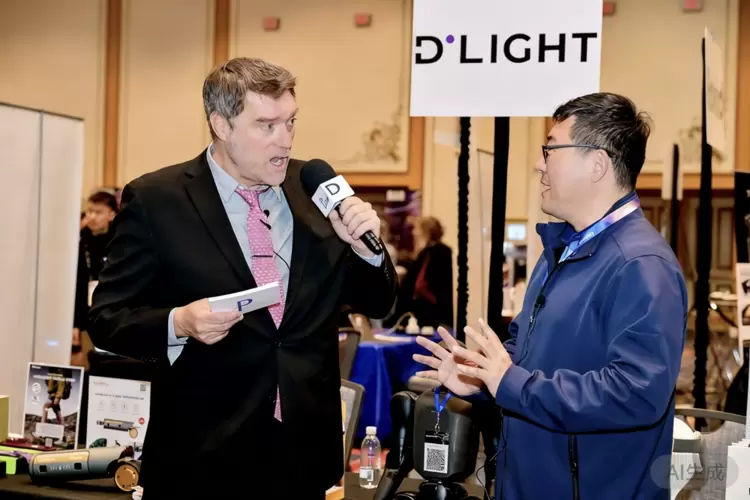 CES 2026 机器人最大黑马!让“个人机器人”从概念变现实(图3) CES 2026 机器人最大黑马!让“个人机器人”从概念变现实(图3)