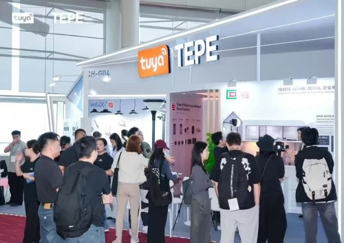 AI照明能“读心”?涂鸦智能2025香港秋灯展开启照明新体验(图1) AI照明能“读心”?涂鸦智能2025香港秋灯展开启照明新体验(图1)