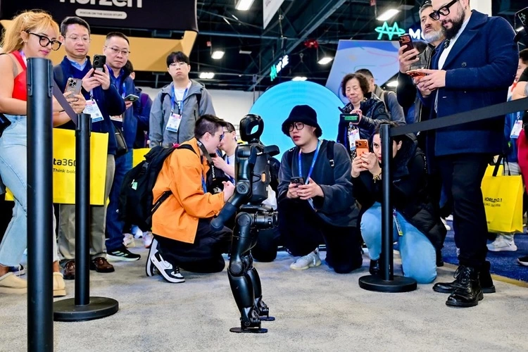 CES 2026 机器人最大黑马!让“个人机器人”从概念变现实(图1) CES 2026 机器人最大黑马!让“个人机器人”从概念变现实(图1)