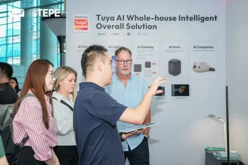 AI照明能“读心”?涂鸦智能2025香港秋灯展开启照明新体验(图2) AI照明能“读心”?涂鸦智能2025香港秋灯展开启照明新体验(图2)