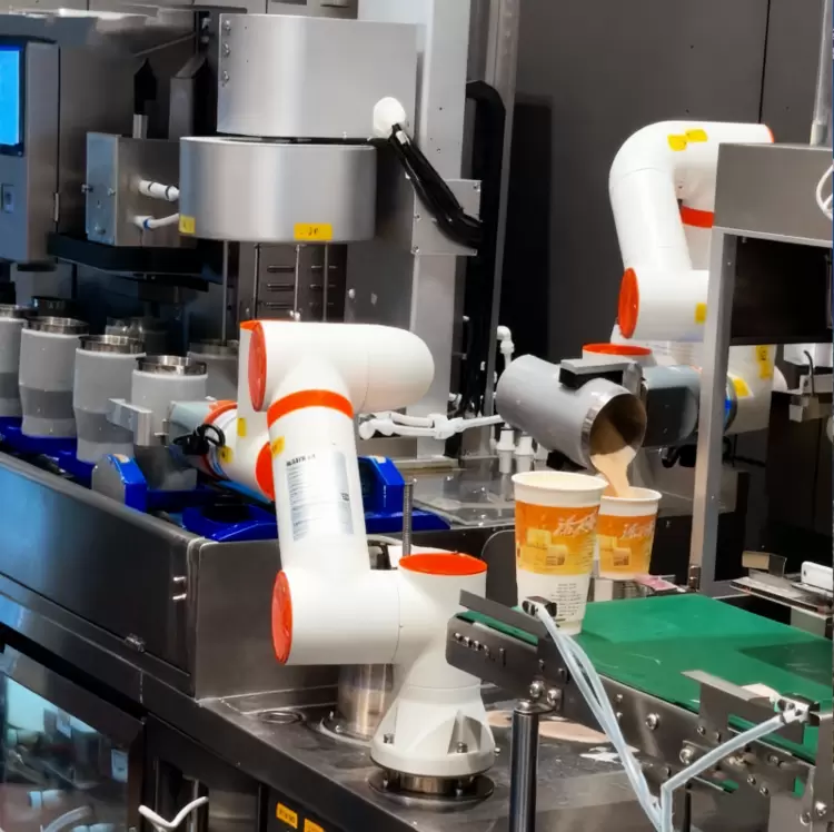 具身智能落地茶饮赛道 慧灵科技携手茶颜悦色迈入“人机协作”智能化时代(图1)