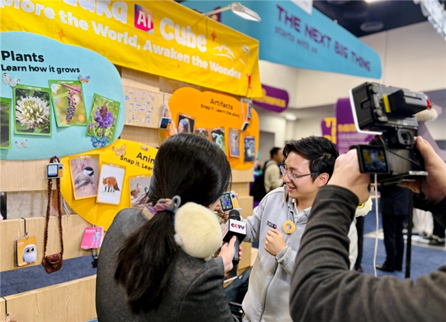 灵宇宙携家庭AI伙伴“小方机”惊艳CES 2026，引领北美阿尔法世代成长新范式(图2)