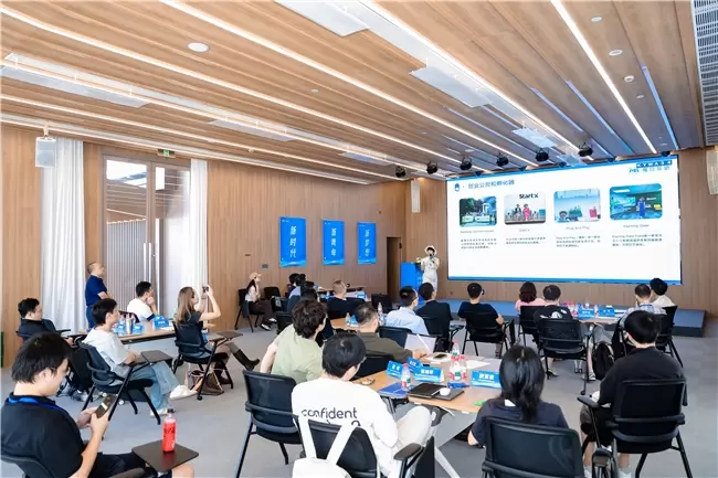 2025年杭州大学生创业学院人工智能专题班圆满结业(图2) 2025年杭州大学生创业学院人工智能专题班圆满结业(图2)