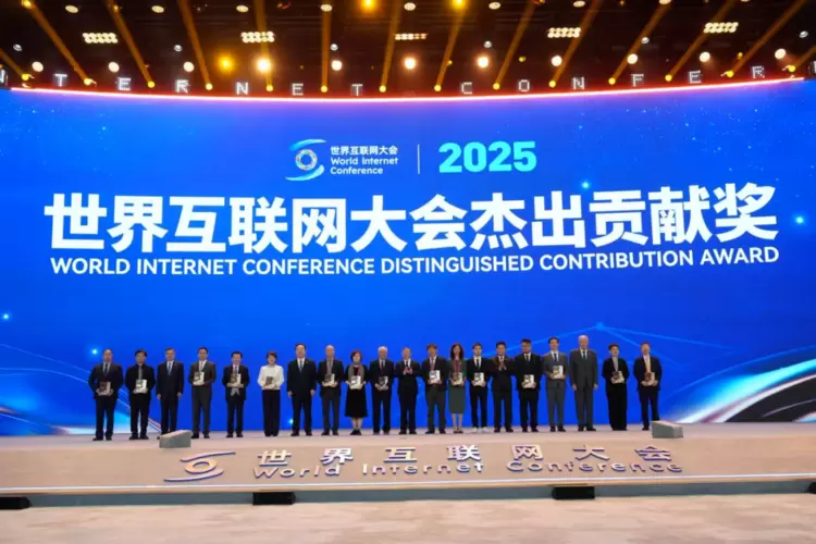 乌镇见证国内算力高光时刻！天数智芯摘得世界互联网大会杰出贡献奖(图1)