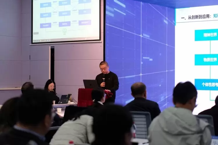 生成式人工智能技术与传媒业应用高端论坛在北京师范大学新闻传播学院成功举办(图5) 生成式人工智能技术与传媒业应用高端论坛在北京师范大学新闻传播学院成功举办(图5)