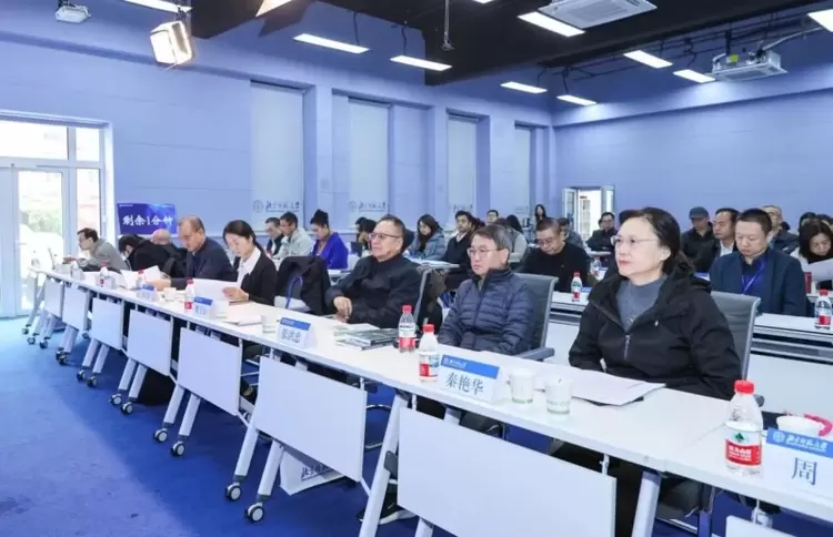 生成式人工智能技术与传媒业应用高端论坛在北京师范大学新闻传播学院成功举办(图2) 生成式人工智能技术与传媒业应用高端论坛在北京师范大学新闻传播学院成功举办(图2)