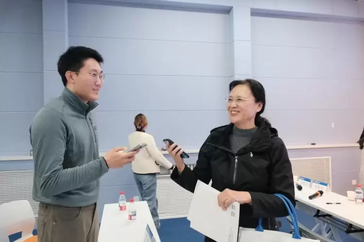 生成式人工智能技术与传媒业应用高端论坛在北京师范大学新闻传播学院成功举办(图19) 生成式人工智能技术与传媒业应用高端论坛在北京师范大学新闻传播学院成功举办(图19)