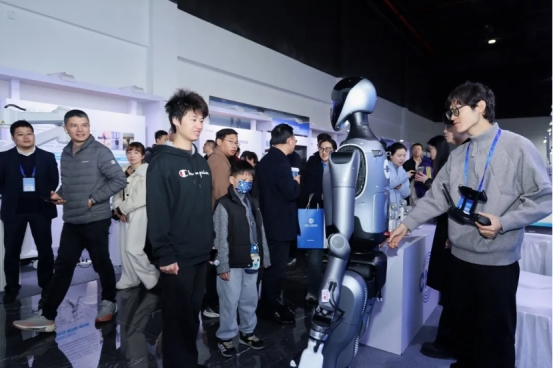 智汇瓯江 智引未来：2025中国人工智能数字创新大会在温州成功举办(图32)