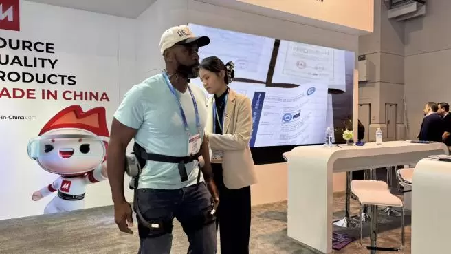 普朗克机器人CES2026海外首秀 ,智能外骨骼引全球关注(图2) 普朗克机器人CES2026海外首秀 ,智能外骨骼引全球关注(图2)