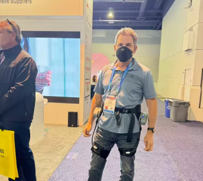 普朗克机器人CES2026海外首秀 ,智能外骨骼引全球关注(图3) 普朗克机器人CES2026海外首秀 ,智能外骨骼引全球关注(图3)