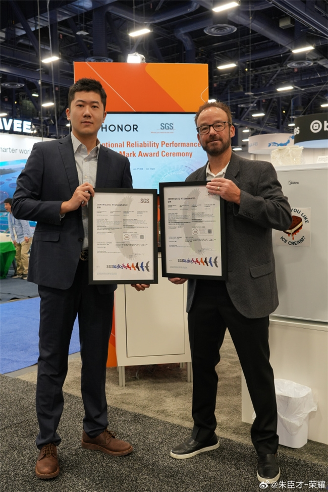 荣耀MagicBook Pro 14 2026续航超越苹果MacBook(图5) 荣耀MagicBook Pro 14 2026续航超越苹果MacBook(图5)