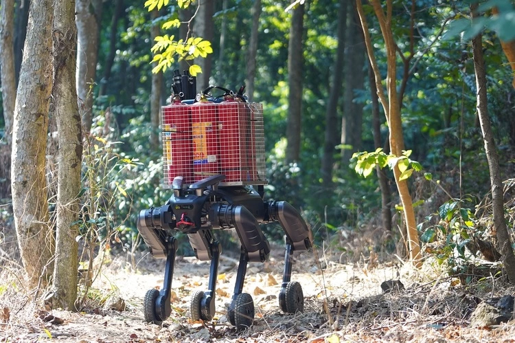 拓斯达四足机器狗“星仔”发布 释放场景拓展信号(图2)