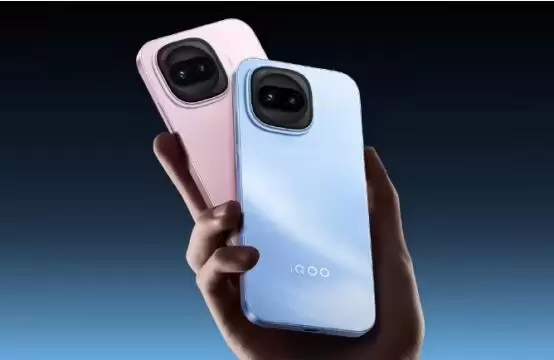 中屏“战斗精灵”驾到!iQOO Z11 Turbo携第五代骁龙8,重新定义2K性能体验(图1) 中屏“战斗精灵”驾到!iQOO Z11 Turbo携第五代骁龙8,重新定义2K性能体验(图1)