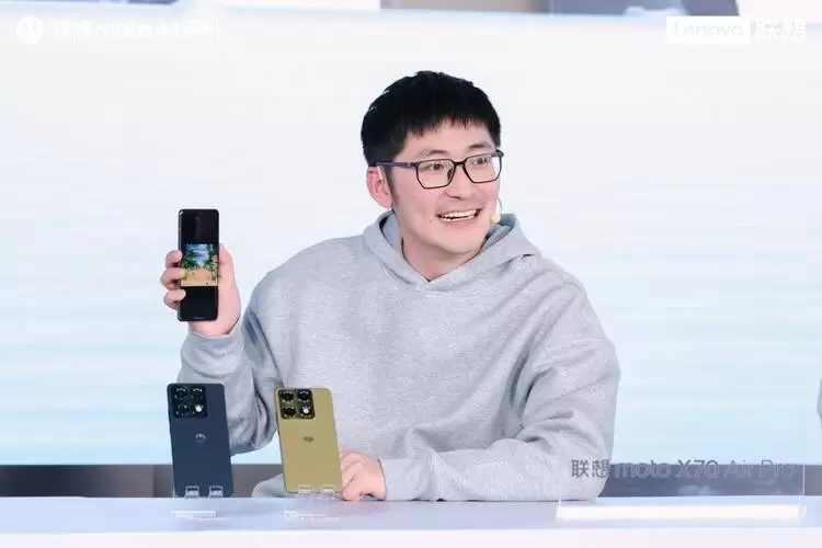 突破轻薄影像边界：联想moto X70 Air Pro AI手机新品发布(图2)