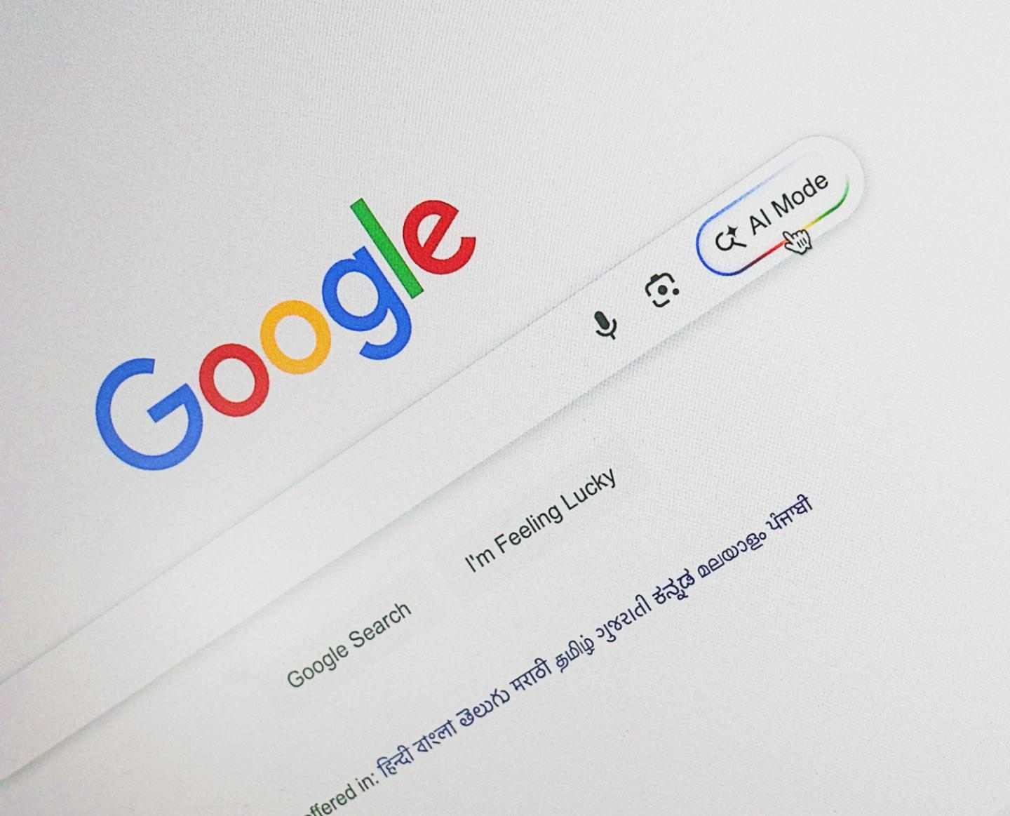 谷歌对 OpenAI 步步紧逼：开始在搜索中测试合并两大 AI 新功能