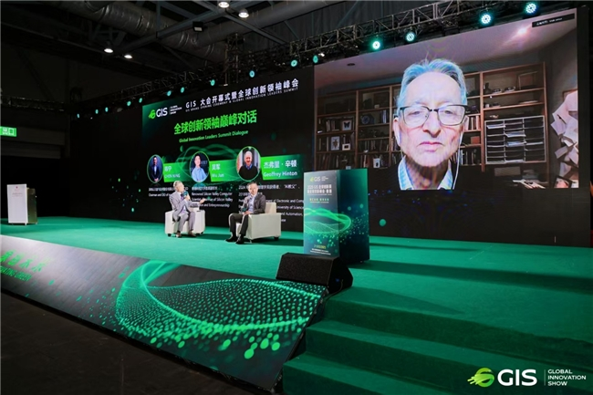 “AI 教父”Hinton与云天励飞陈宁在AI十字路口的握手—从“能力恐慌”到“普惠共识”(图1) “AI 教父”Hinton与云天励飞陈宁在AI十字路口的握手—从“能力恐慌”到“普惠共识”(图1)