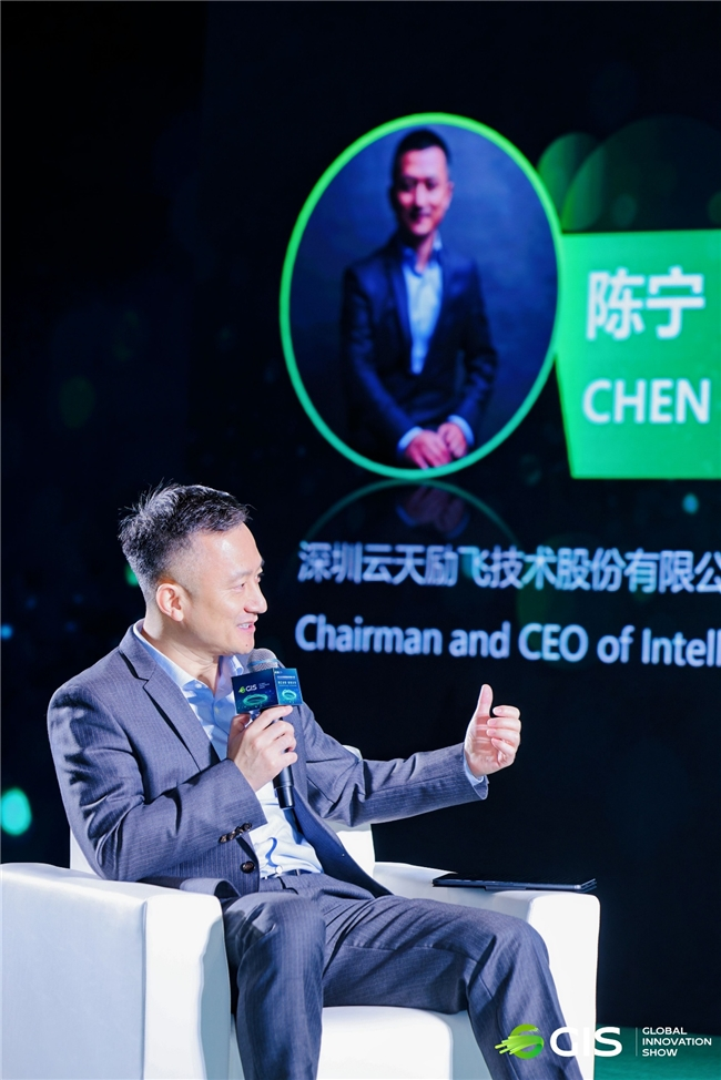 “AI 教父”Hinton与云天励飞陈宁在AI十字路口的握手—从“能力恐慌”到“普惠共识”(图3) “AI 教父”Hinton与云天励飞陈宁在AI十字路口的握手—从“能力恐慌”到“普惠共识”(图3)