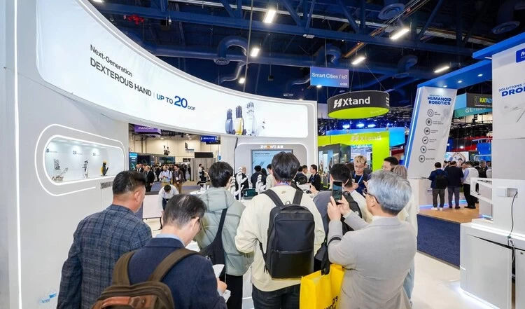 CES 2026 机器人板块聚焦具身智能,国产灵巧手 ZWHAND 技术突破成焦点(图2) CES 2026 机器人板块聚焦具身智能,国产灵巧手 ZWHAND 技术突破成焦点(图2)