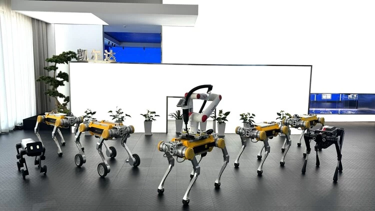 技术+制造双向赋能 镜识科技×凯尔达发布阿波罗工业四足机器人 引领产业协同新局面(图1) 技术+制造双向赋能 镜识科技×凯尔达发布阿波罗工业四足机器人 引领产业协同新局面(图1)