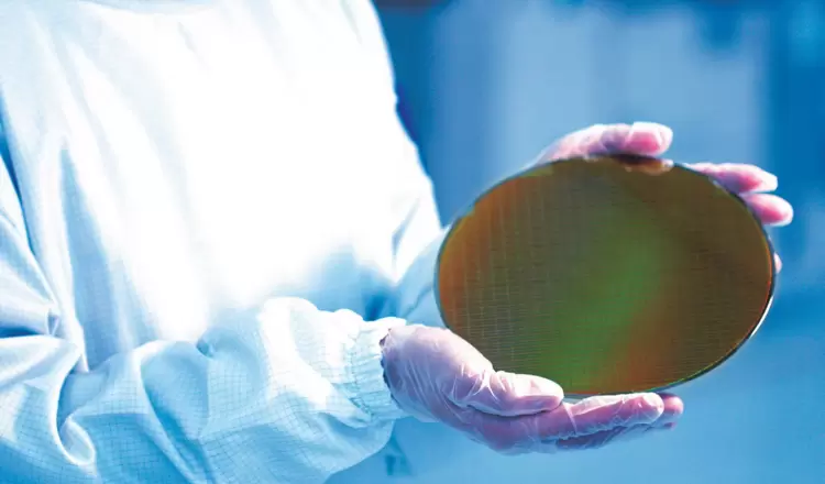 三星凭借与英伟达和苹果等巨头的长期合作，已在代工领域对英特尔形成压倒性优势(图1)