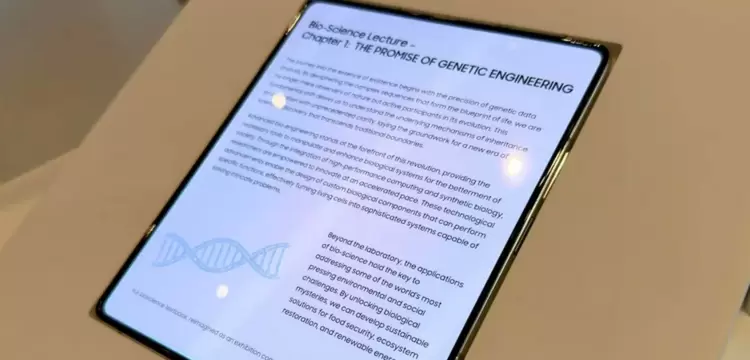 三星在2026年CES上展示无折痕OLED技术：采用屏下摄像头或将率先应用于折叠屏iPhone(图1)