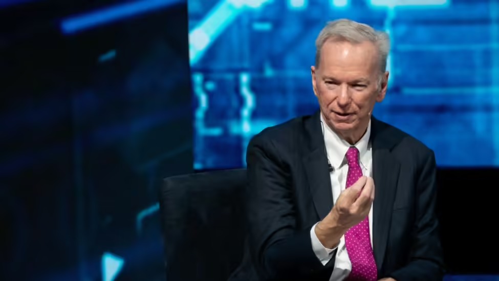 谷歌前 CEO 施密特：欧洲要么投资开源 AI，要么依赖中国模型