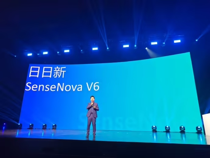 商汤日日新 SenseNova V6 多模态融合大模型发布