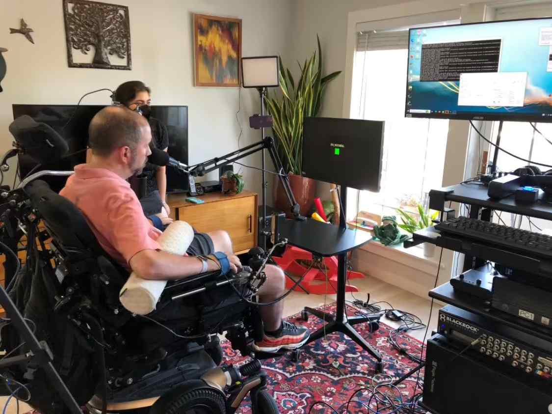 脑机接口技术迎来重大突破：可使渐冻症患者重新流畅说话、唱歌