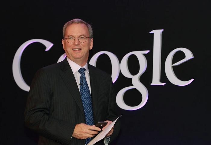 谷歌前 CEO 施密特：AI 行业不会重蹈“互联网泡沫”覆辙