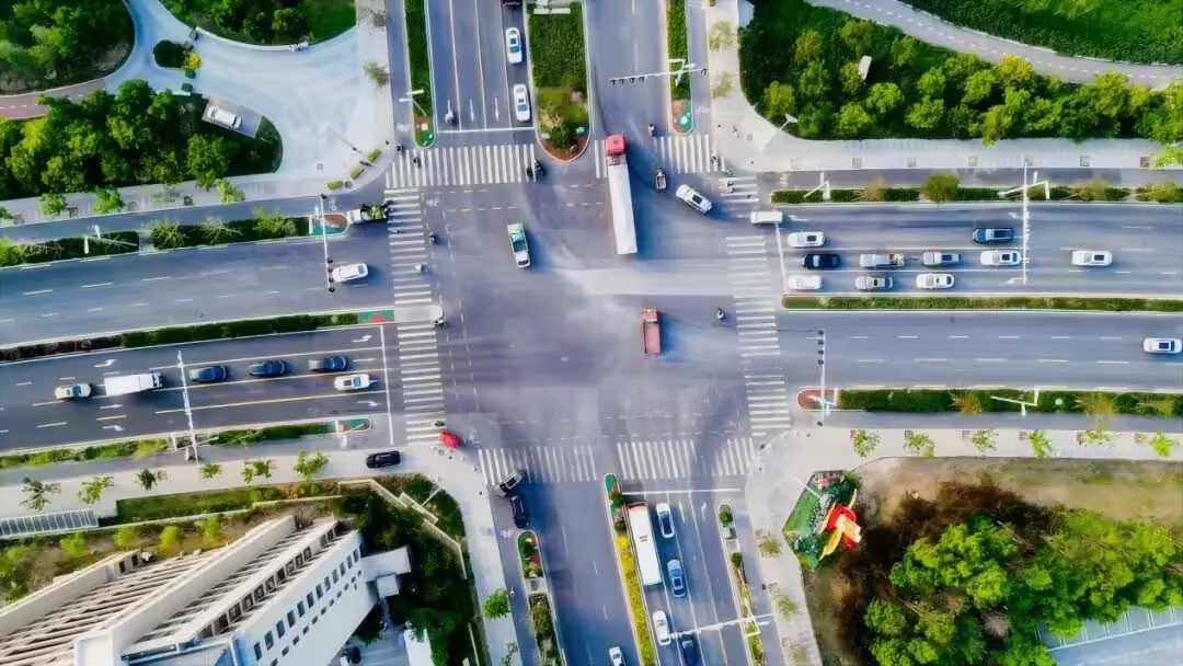 c71cee13j00t45nk000wad000u000gwp 红绿灯用上 AI:根据车流量、行人过街调整时长,雄安新区已落地