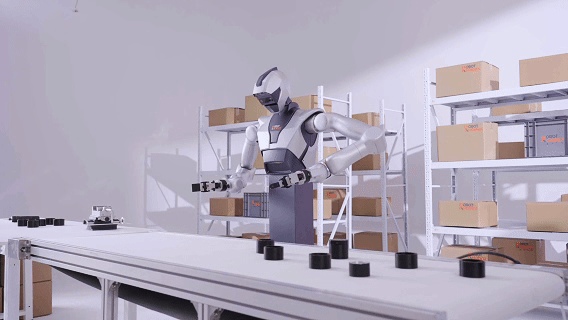 翼菲首款人形机器人“鸿钧”发布：全向轮可升降底盘，能拧螺丝、贴标签