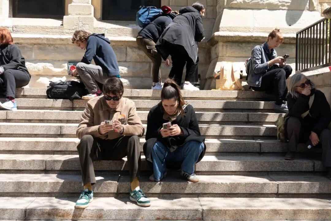 哈佛民调：59% 美国年轻人视 AI 为就业威胁