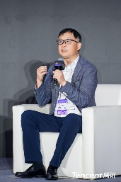 WAIC 2025腾讯“智能涌现”论坛圆桌讨论：好用的AI如何助力产业与生活(图5)