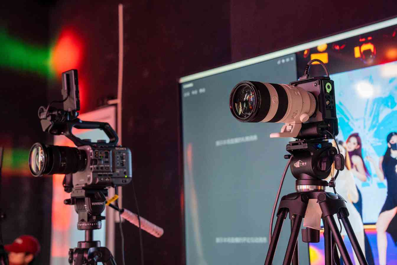 如何让直播冲出同质化？鲸红传媒借力索尼电影感直播解决方案，打造综艺感团播直播间(图3)