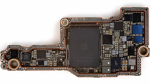 苹果iPhone 17系列高端机型所搭载的12GB LPDDR5X内存芯片被迫加价230%(图1)