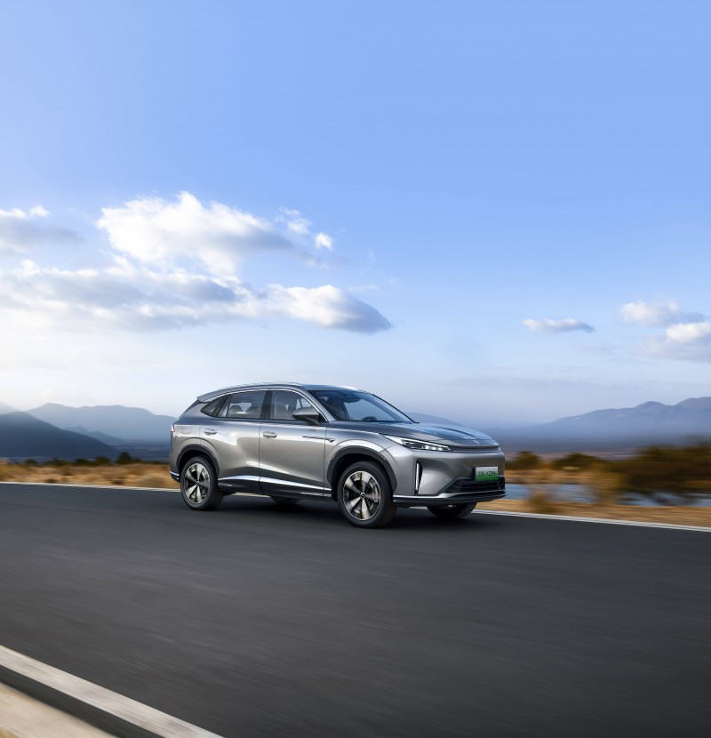 一年省8000油钱！混动SUV最优解，空间智能安全样样能打(图2)