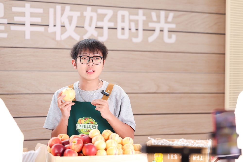 2025“抖音美好丰收节”启动仪式在浙江杭州举办，百余抖音新农人共庆丰收(图4)