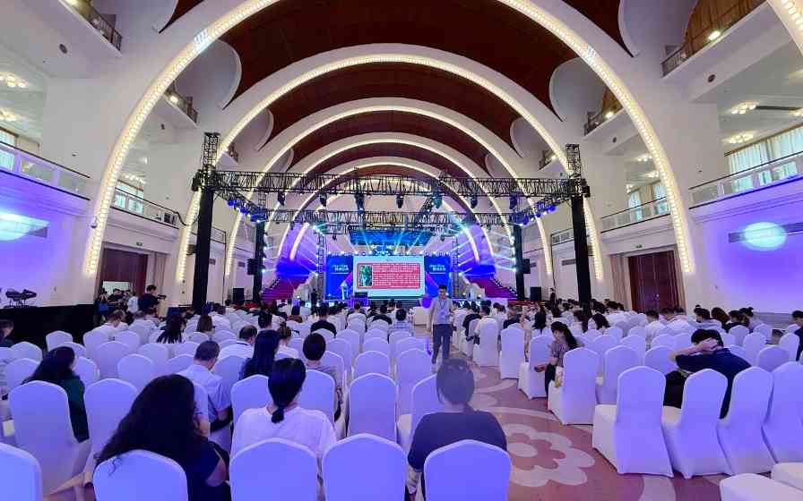 禾蛙受邀出席第二届上海市人力资源服务业创新发展大会，CEO何洪锴进行AI主题演讲(图2)