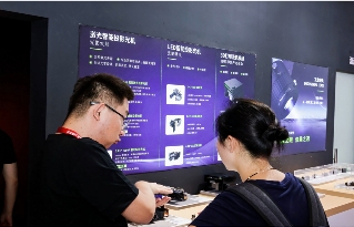 2025光博会直击：从AR碳化硅到VR Pancake，歌尔光学13款新品亮相(图9)