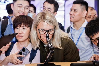 2025光博会直击：从AR碳化硅到VR Pancake，歌尔光学13款新品亮相(图2)