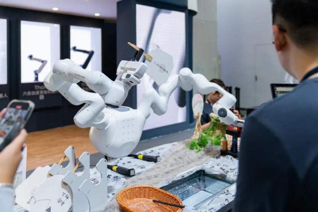 展会现场 | 思灵机器人（Agile Robots）亮相第二十五届工博会，等您聊技术，对方案！(图11)
