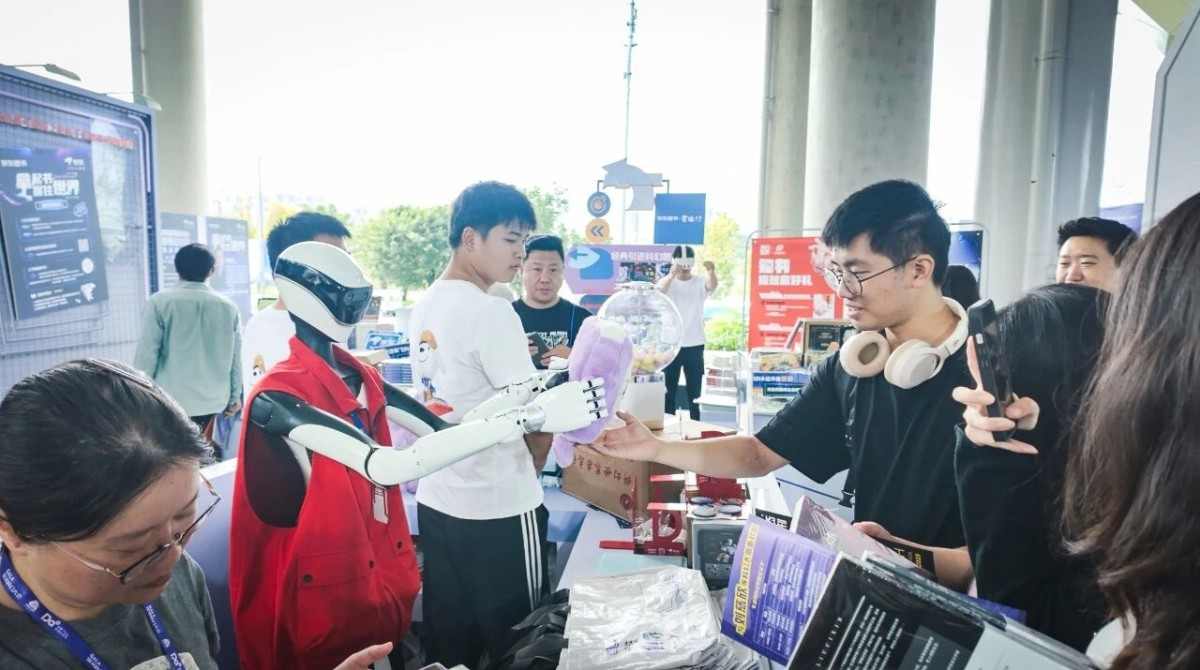 从接待到引流，从讲解到带货！星动Q5成2025银河科幻大会 “全能会展担当”(图7)