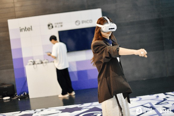 终端 AI 奇点已至，英特尔点燃 PC 新范式(图4)