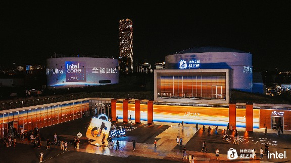 终端 AI 奇点已至，英特尔点燃 PC 新范式(图2)